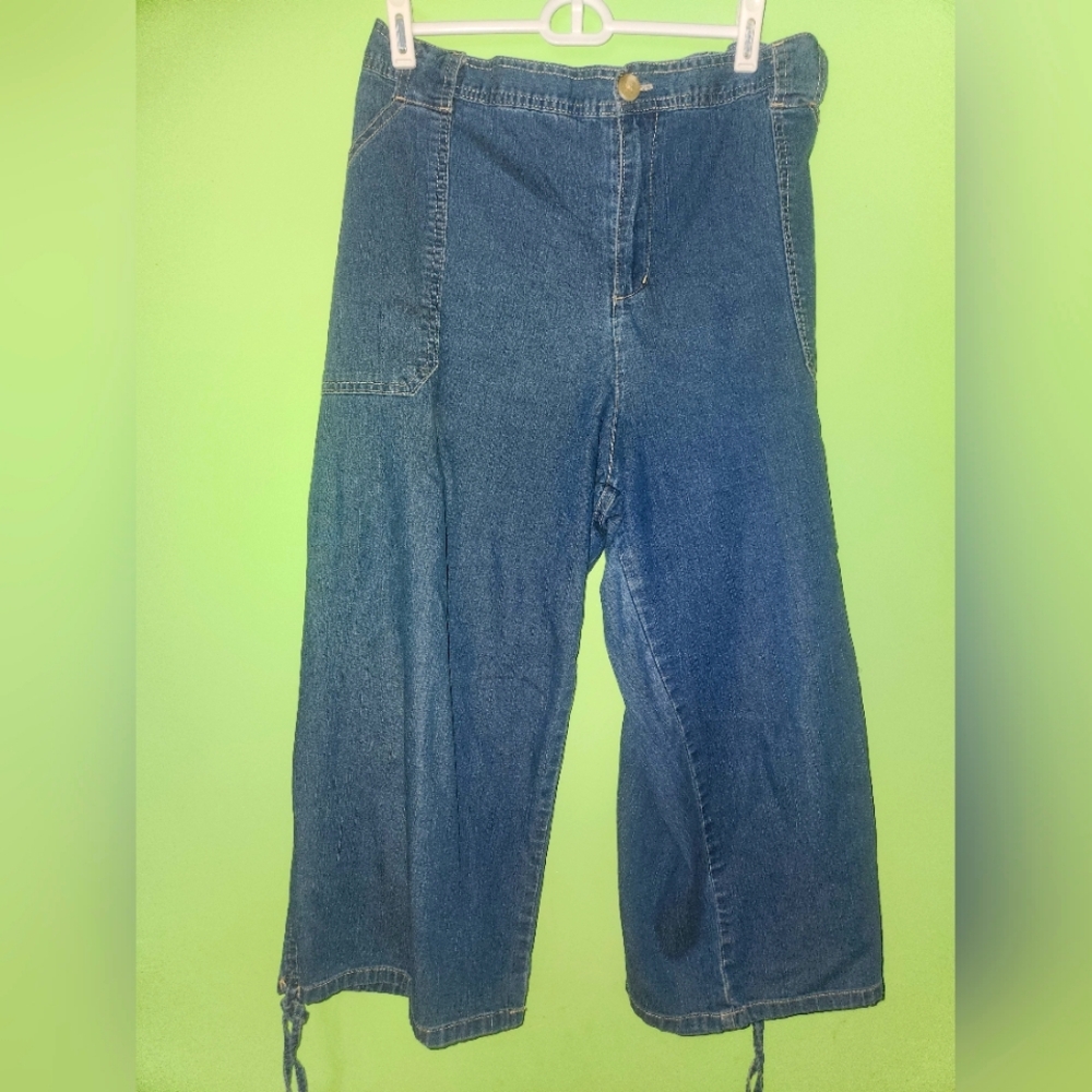 Woman's Short Jeans
